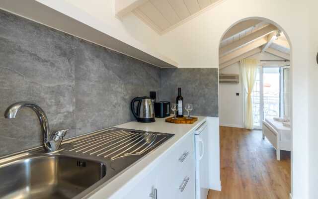 Alamis Hotel & Apartments