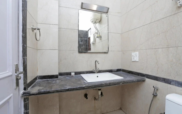 OYO Rooms Noida City Centre 208