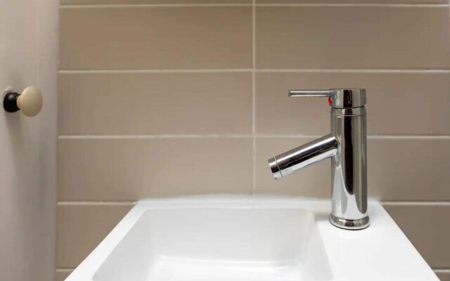 Stylish 2 Bedroom Flat With Large Private Garden