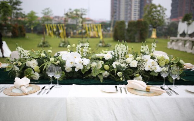 HUALUXE Hotels & Resorts Yangjiang City Center by IHG