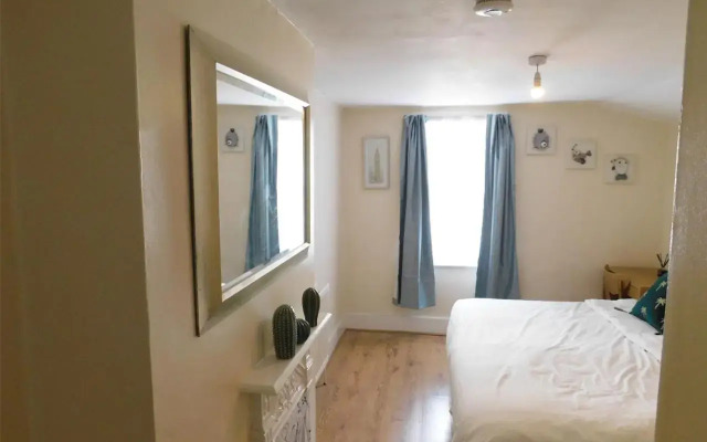 Entire 4 bedroom Terrace house in London