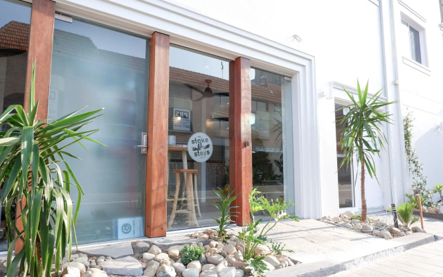 Stoke Beach House - Hostel