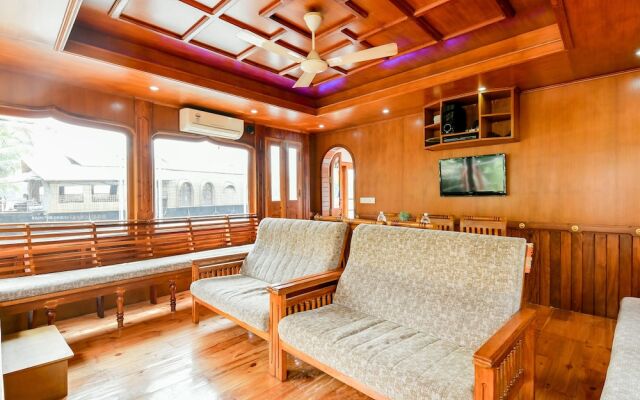 Oyo 24606 Waves And Wind 3Bhk Houseboat