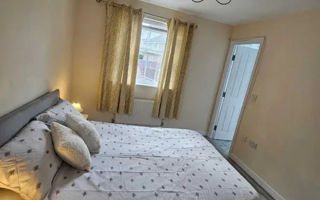 Sittingbourne Serenity - Spacious 4-bed House