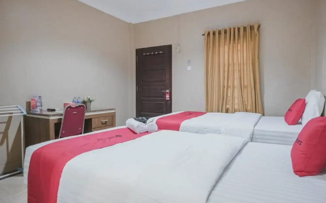 RedDoorz Syariah near Jamtos Jambi 2
