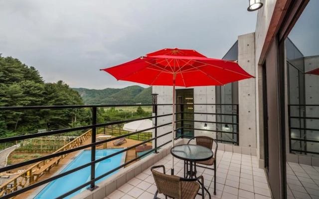 Asamo poolvilla