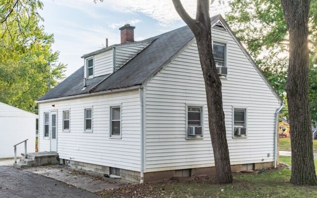 Charming Cape Cod Home - Just 15 Min From Downtown! 4 Bedroom Home by Redawning