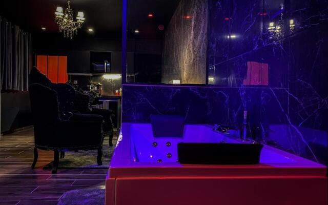 NOUVEAU - LUXURE - Secret Suite - JACUZZI