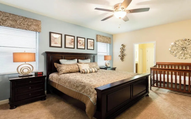 Opulent Villa, 10 Min to Disney, Pool & Spa