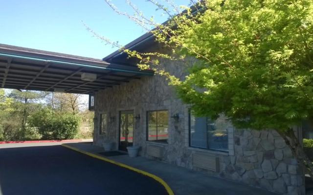 PepperTree Inn
