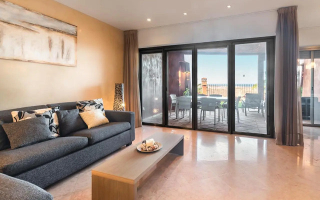 Alzaro 0-5 DELUXE SEA VIEW 2B