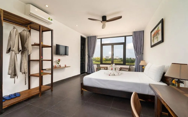 Boat House Riverside Homestay