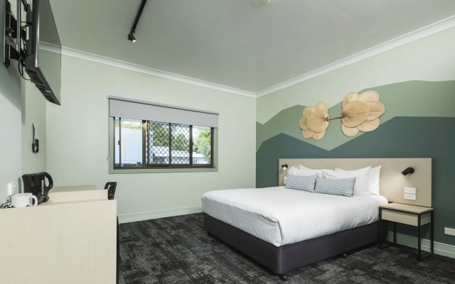 Nightcap at Atherton Hotel