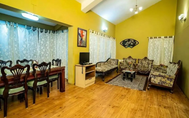 Rustic 3-BR Villa w/ Front & Back Yards in the mountains