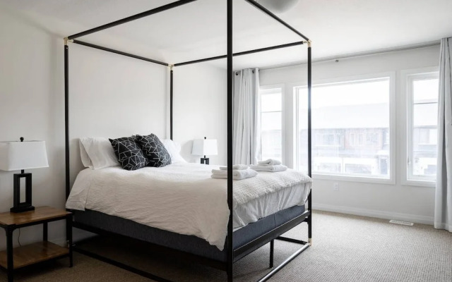 Deluxe Three Bedroom Townhouse