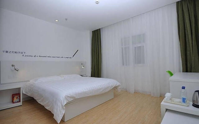 Motel168 New Jing Qiao Road Inn