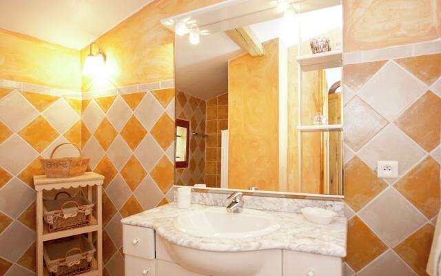 Beautiful Holiday Home in Barjols With Swimming Pool