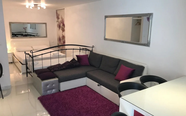 Bellus Studio Apartment