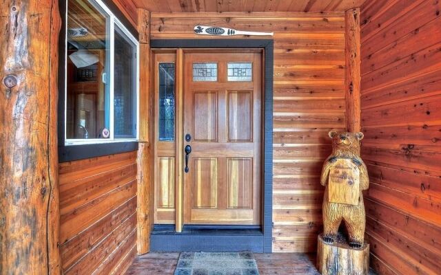 No. 21 Tamarack Lodge Cabin