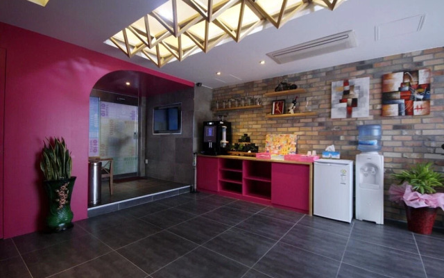 OHHO Hotel
