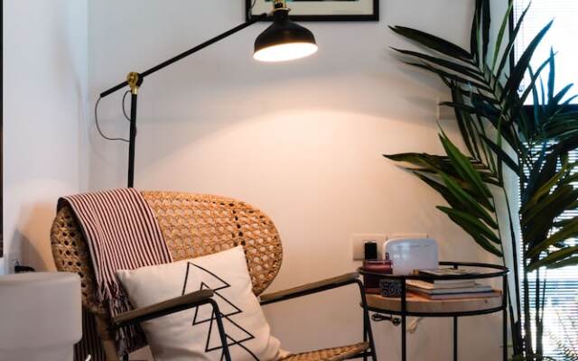 Artsy Modern Bright Apt in Bat Yam