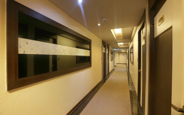 Yongjeon Time Terminal Hotel 2nd Branch by Aank