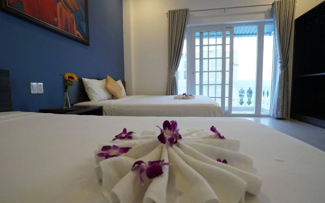 Golden Sunset Hotel