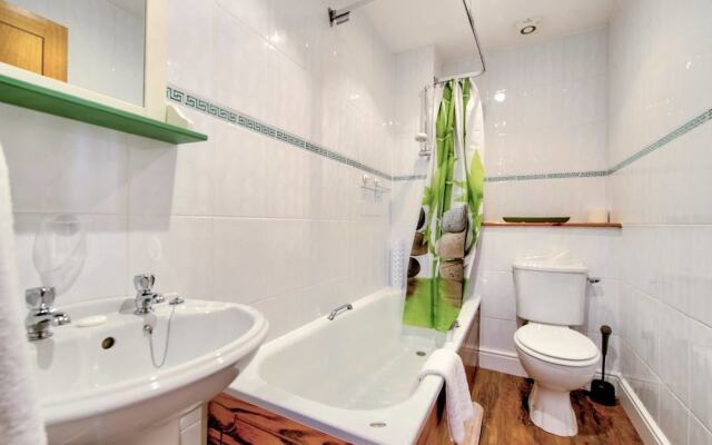 3bed/3bath Townhouse with Free Parking And Balcony