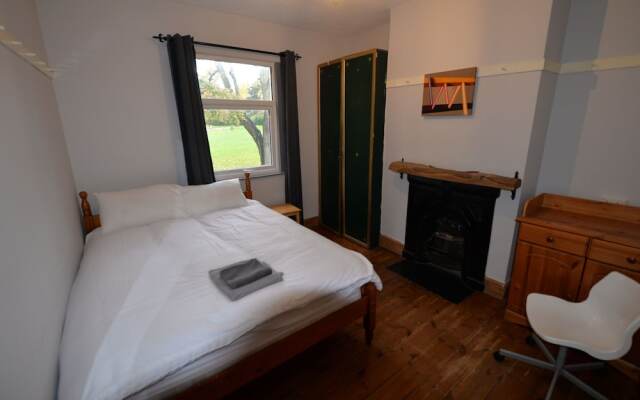 Alluring Holiday Home in Coventry near Herbert Art Gallery