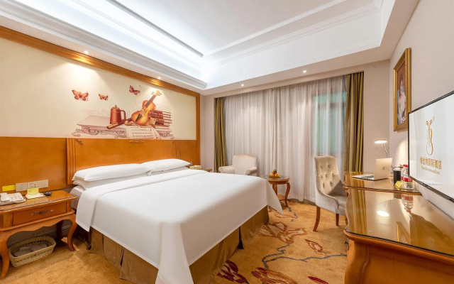 Vienna International Hotel (Guangzhou Xintang High Speed Railway Station Cowboy City Branch) – Guest Rooms – Guangzhou