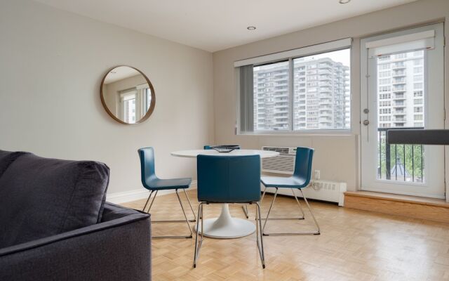 Bold Downtown Montréal Suites by Sonder