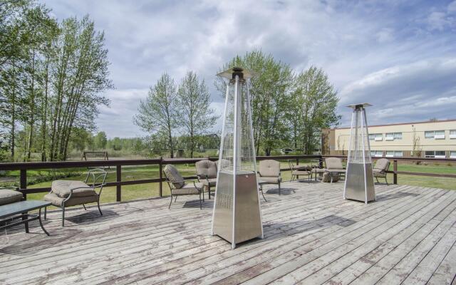 Ramada by Wyndham Whitecourt