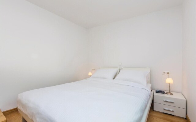 Beautiful Home in Krk With Jacuzzi, Wifi and 3 Bedrooms