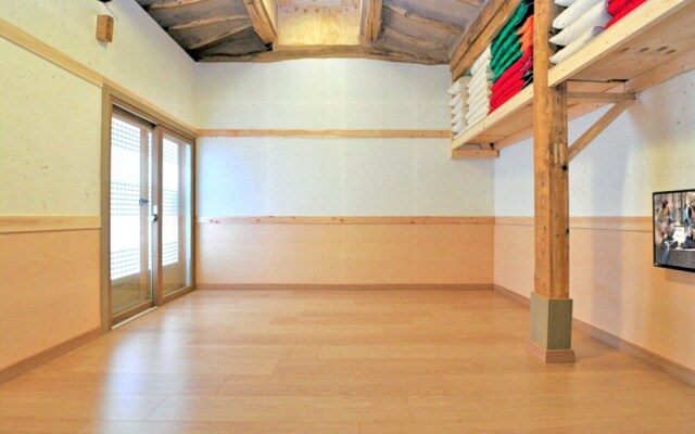 Jeonju Daraeheon Hanok Stay