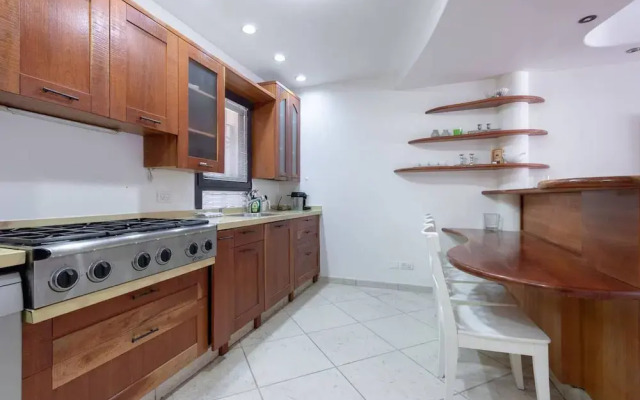 Family Apt & Garden in David's Village by FeelHome