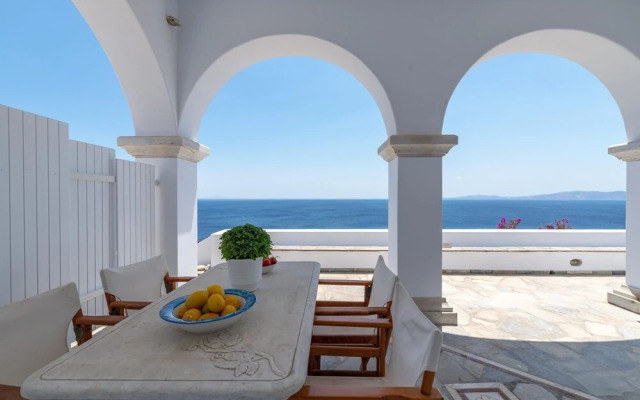 La Chapelle Est and Ouest in Tinos