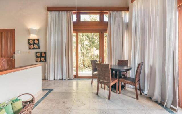 Tropical Villa With Pool at Green Village B843
