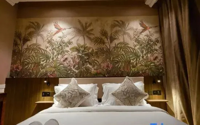 The Palm Suite at Lava Mansion