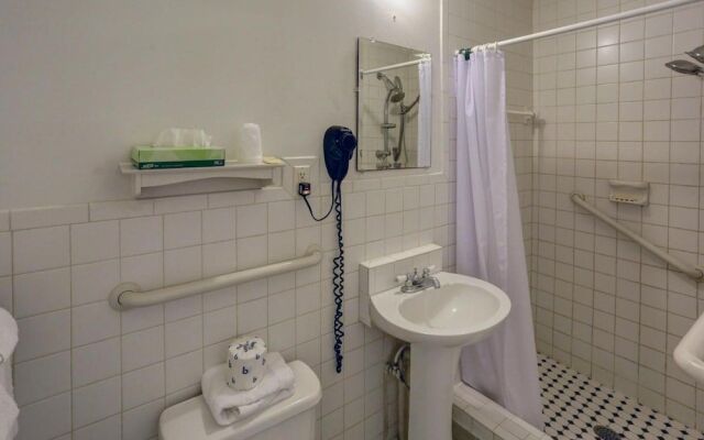 Richard's Motel Studios