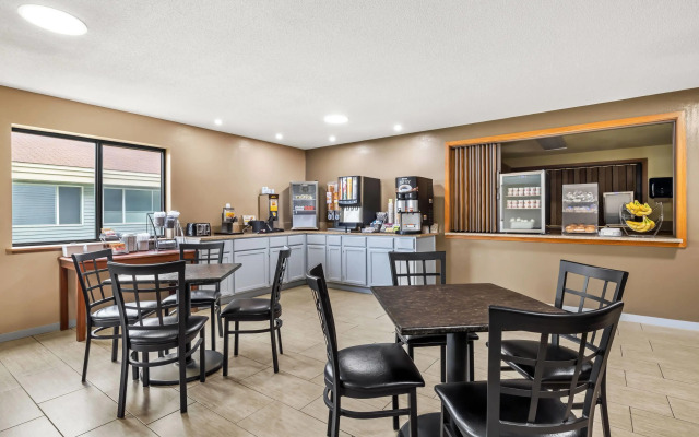 Super 8 by Wyndham La Crosse
