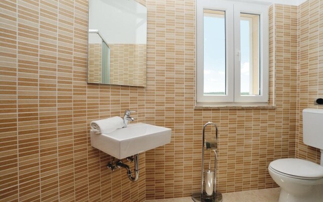Beautiful Home in Pridraga With Wifi and 5 Bedrooms