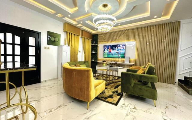 Pharrel Diplomatic Plus 3 Bedroom Suite