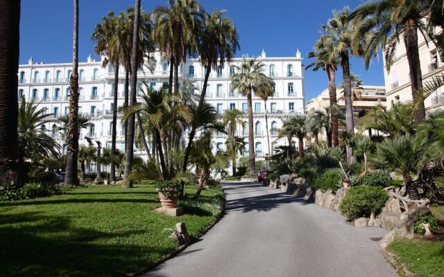 L'Orient Palace 2 Apartment