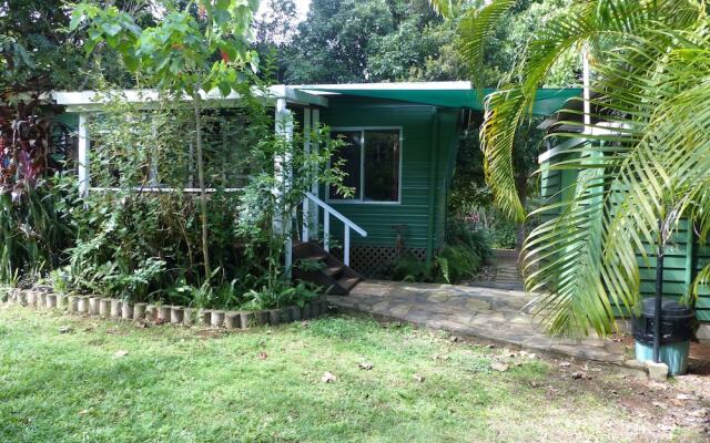 Lake Eacham Tourist Park & Self Contained Cabins