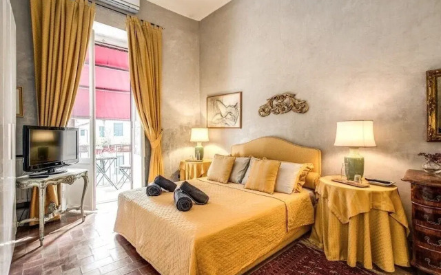 Wonderful Apartment With Balcony In Piazza Margana
