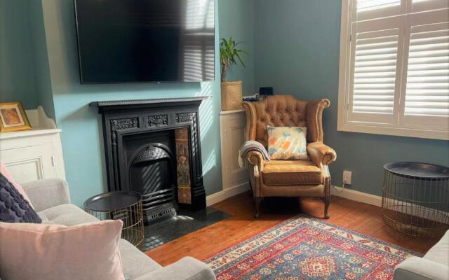 Escape 2 Unwind, Victorian Elegance