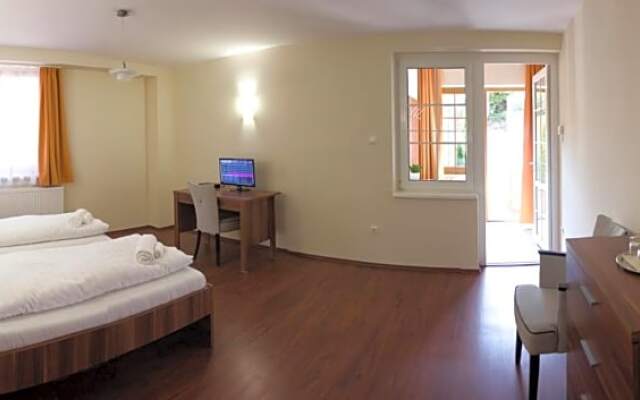 M1 Szekér Csárda Hotel és Étterem