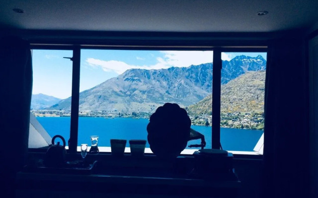 Breakfast at Tiffany's B&B