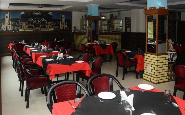 OYO 22122 Hotel Falcon Crest