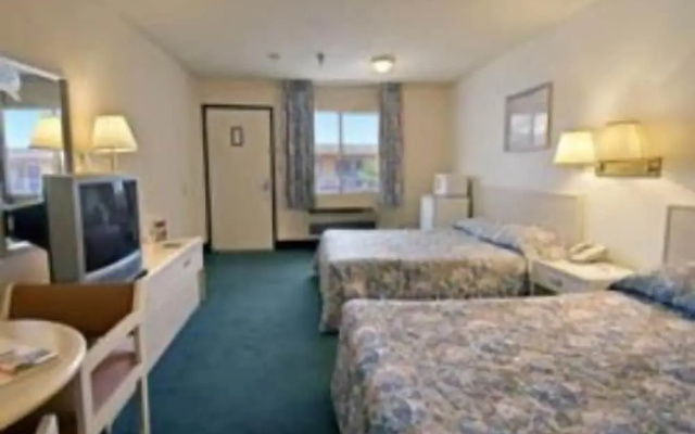 Hilltop Inn & Suites